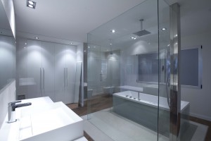 Baño Acristalado del diseñador  Pablo Vidal (Amado Salvador)