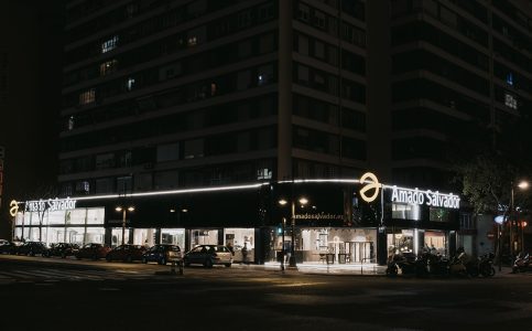 CASI UN SIGLO DE EXCELENCIA EN EL MUNDO DE LA DECORACIÓN Y EL INTERIORISMO
